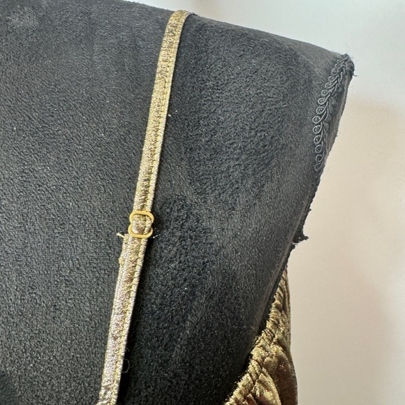 💎 Old Navy Satin Cami Shiny Top Gold - Picture 5 of 11